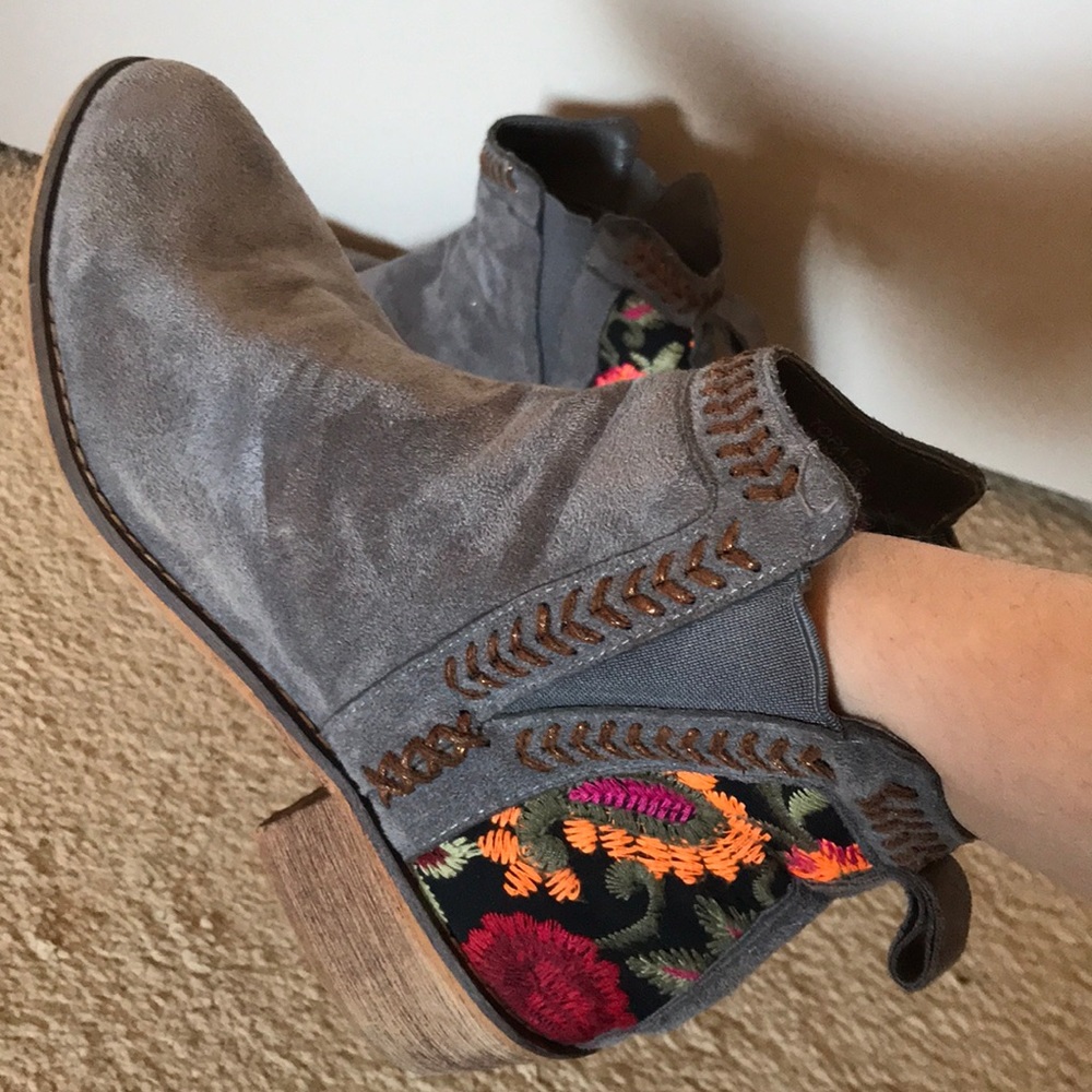 Floral detail booties